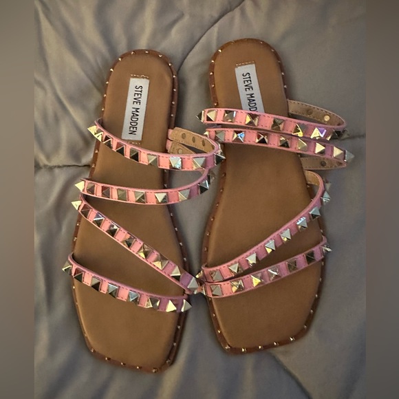 New without box Steve Madden pink studded sandals - Picture 1 of 3